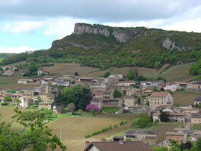 le-vignoble-au-pied-de-la-roche-de-solutre.jpg